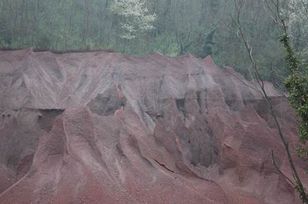 http://www.tuscanminerals.com/4-2005%20Boccheggiano%20Scorie.jpg